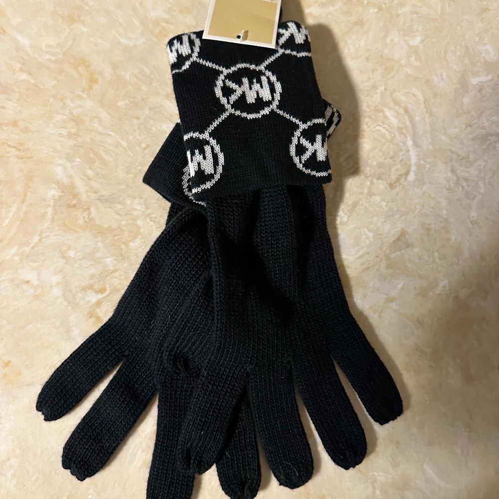 Michael Kors || Black & White Gloves || 100% Acrylic || Size OS || NWT